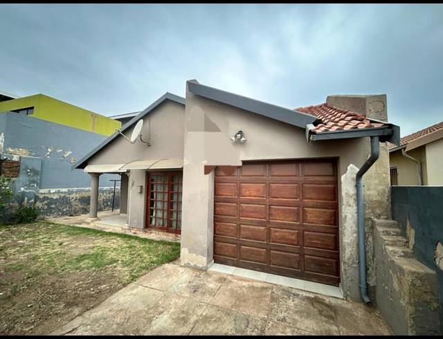 3 BEDROOM HOUSE FOR SALE IN CLOVERDENE